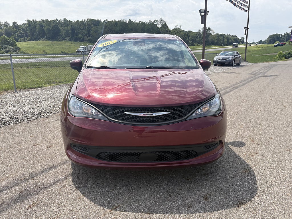 2023 Chrysler Voyager LX