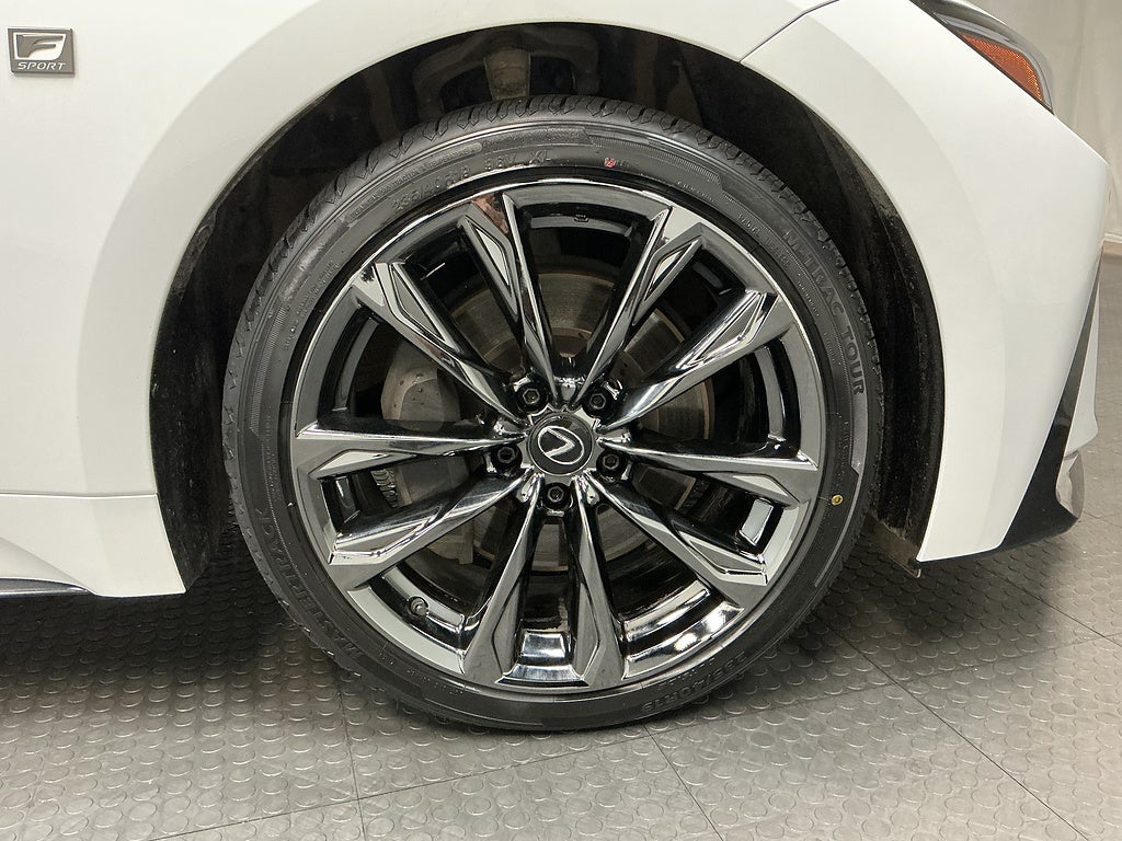 2024 Lexus IS 