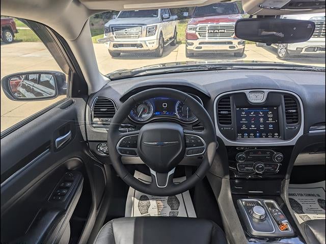 2023 Chrysler 300 Touring L