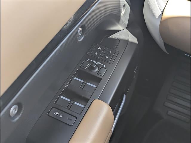 2025 Land Rover Defender 130 P400 S